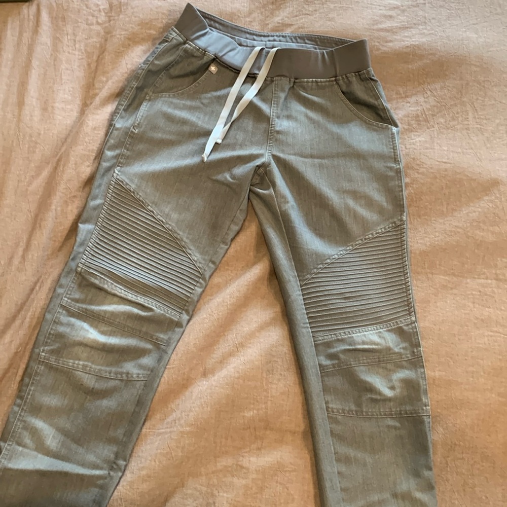 Figs Graphite Kayne Bottoms